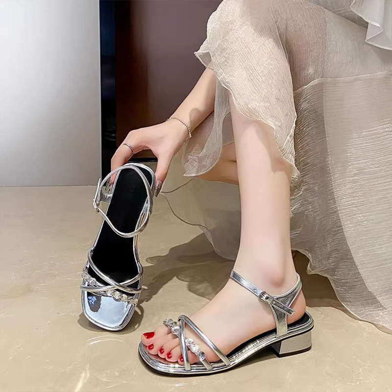 Beautiful high heels thick heel versatile fairy wind beach shoes female 2025 summer new French rhinestone open-toed sandals