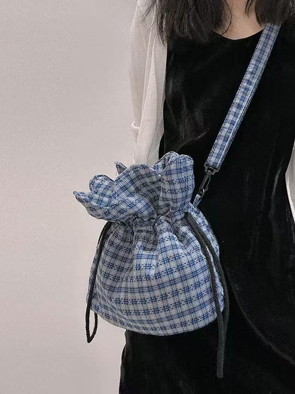 Blaue Dreifarbige Patchwork-Karos Jacquard Kordelzug Schultertasche - Vielseitige Sommer-Crossbody-Tasche