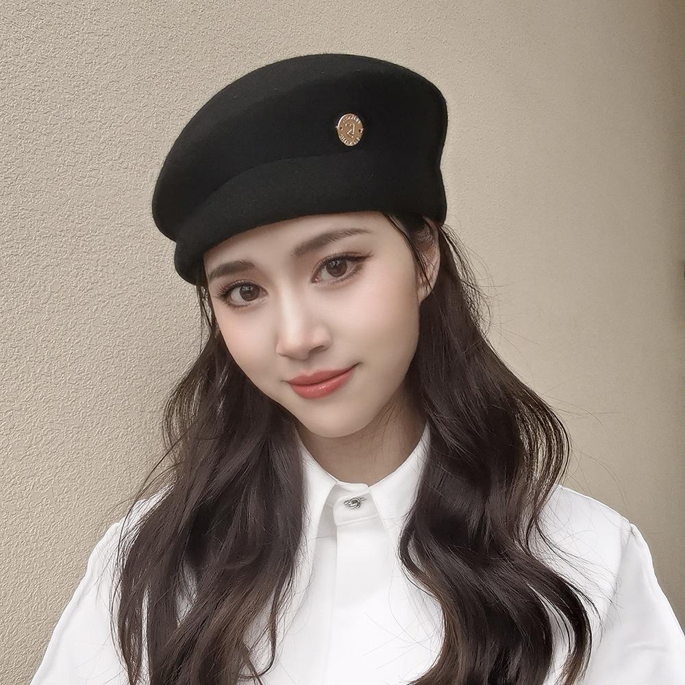 Autumn and Winter New Fashion Retro British Delicate Wool Felt Top Hat Stewardess Hat with Metal Label Women's Elegant Woolen Hat