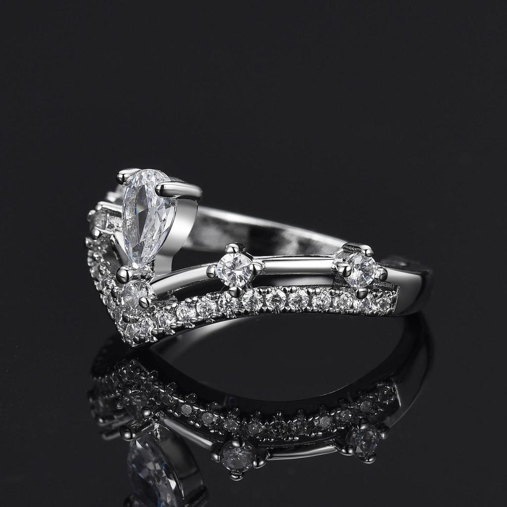 Princess Crown V-shaped Diamond Ring for Women: Luxurious Fashion Engagement Jewelry
