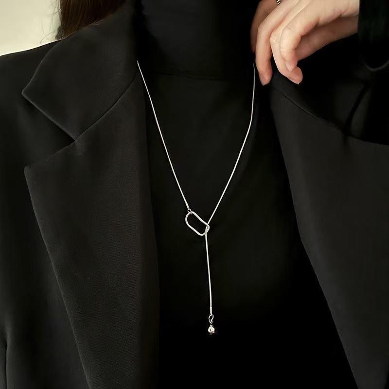 Hollow oval geometric necklace Korean simple fashion sweater chain niche versatile cold jewelry versatile