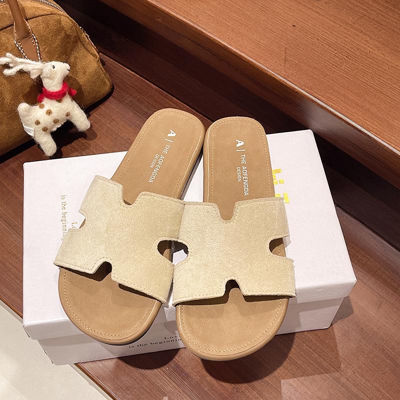 Slippers Women's Summer Wear New High-end Soft Flat-bottomed Beach Sandals Fashion One-word Sandals