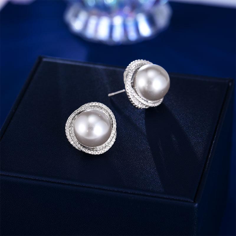 Ladies' Light Luxury Design Elegant And Simple Imitation Pearl Earrings Fashionable And Versatile, Niche Design Earrings