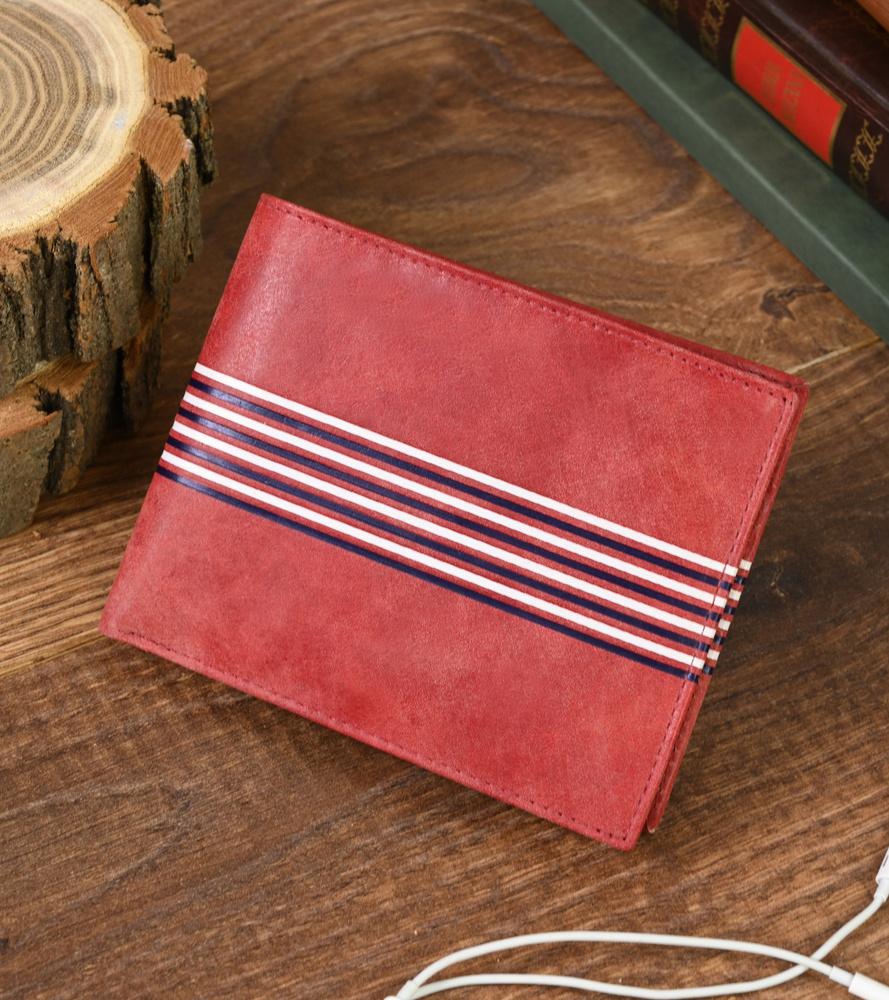 Men's wallet made of natural leather decorated with crosswise stripes
