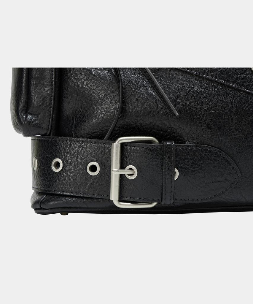 Etre Au Sommet Strap Belt Eyelet Cross Big Bag (Black)