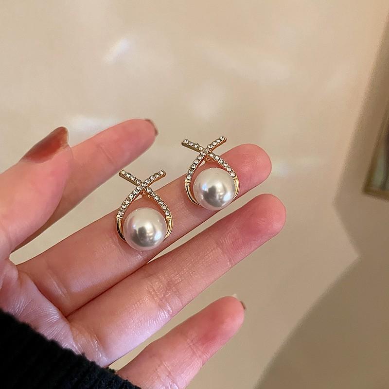 Boucles d'oreilles tulipe rétro françaises boucles d'oreilles amour design temperament sens des détails boucles d'oreilles diamant boucles d'oreilles mode coréenne