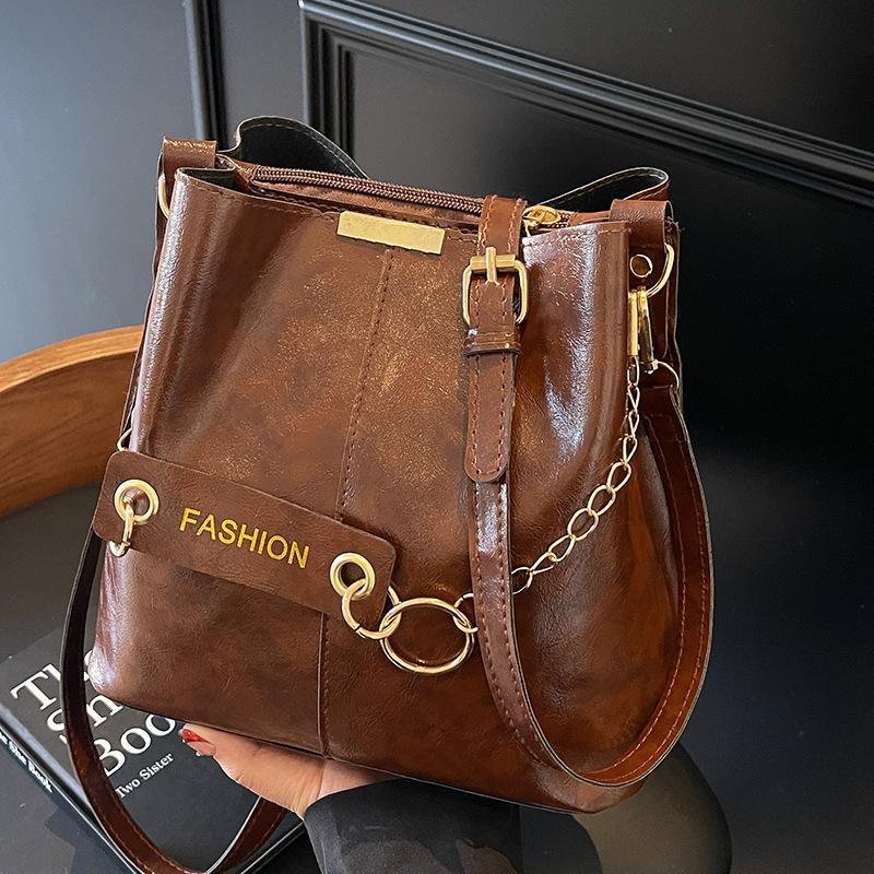 Niche Design Autumn Versatile Retro Commuter Bag for Women's Autumn New Maillard Crossbody Bucket Bag