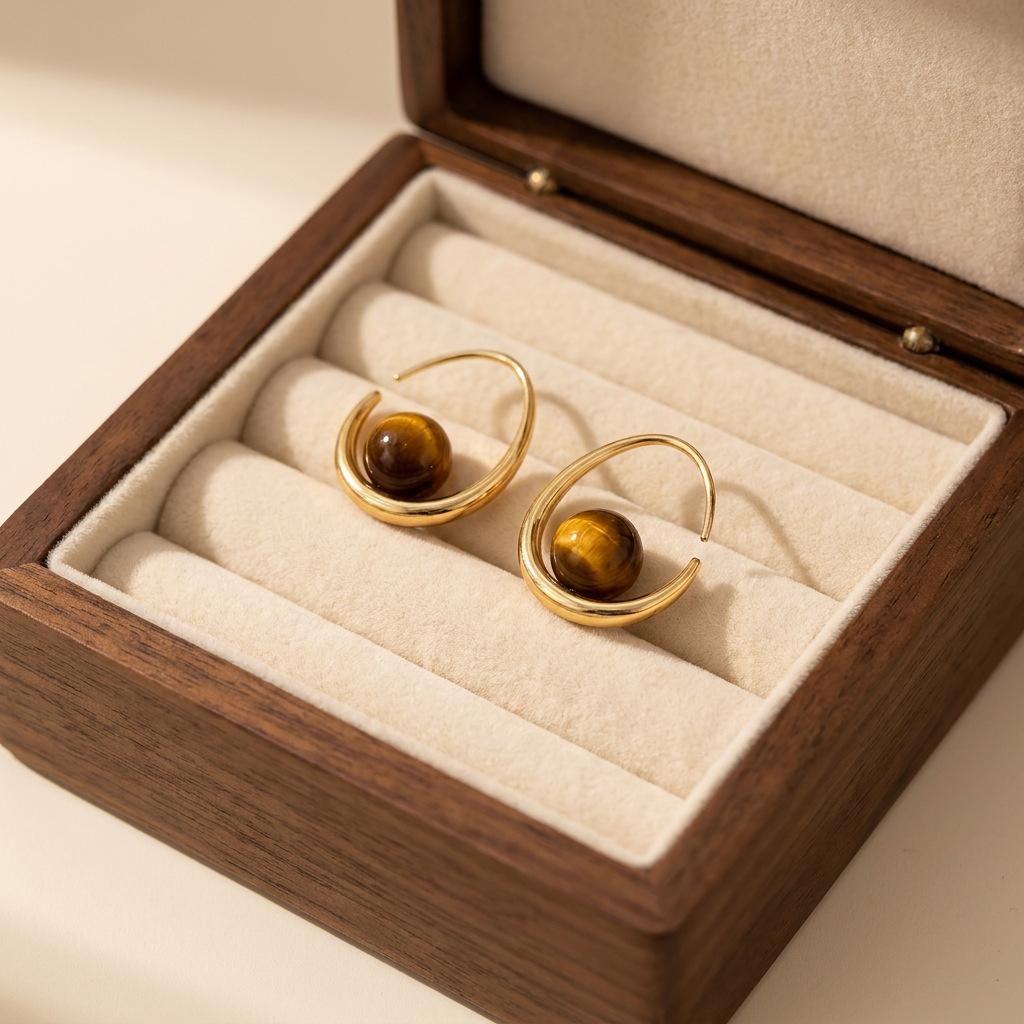 Autumn and winter Maillard wind tiger's eye stone water drop earrings French retro gold earrings niche atmosphere commuter earrings