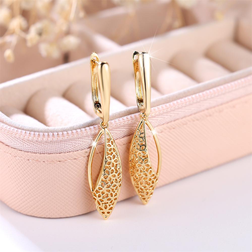 Antique Hollow Flower Tassel Pendant Hoop Earrings For Women Vintage Gold Color Ear Buckle Wedding Jewelry Engagement Party Gift