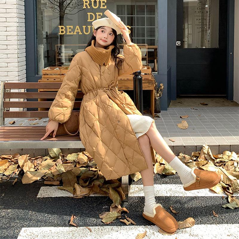 

Ромбовидный вязаный воротник длинный пуховик женский 2025 зимняя мода утолщенный тонкий пояс на талии и тонкое пальто до колена тренд S