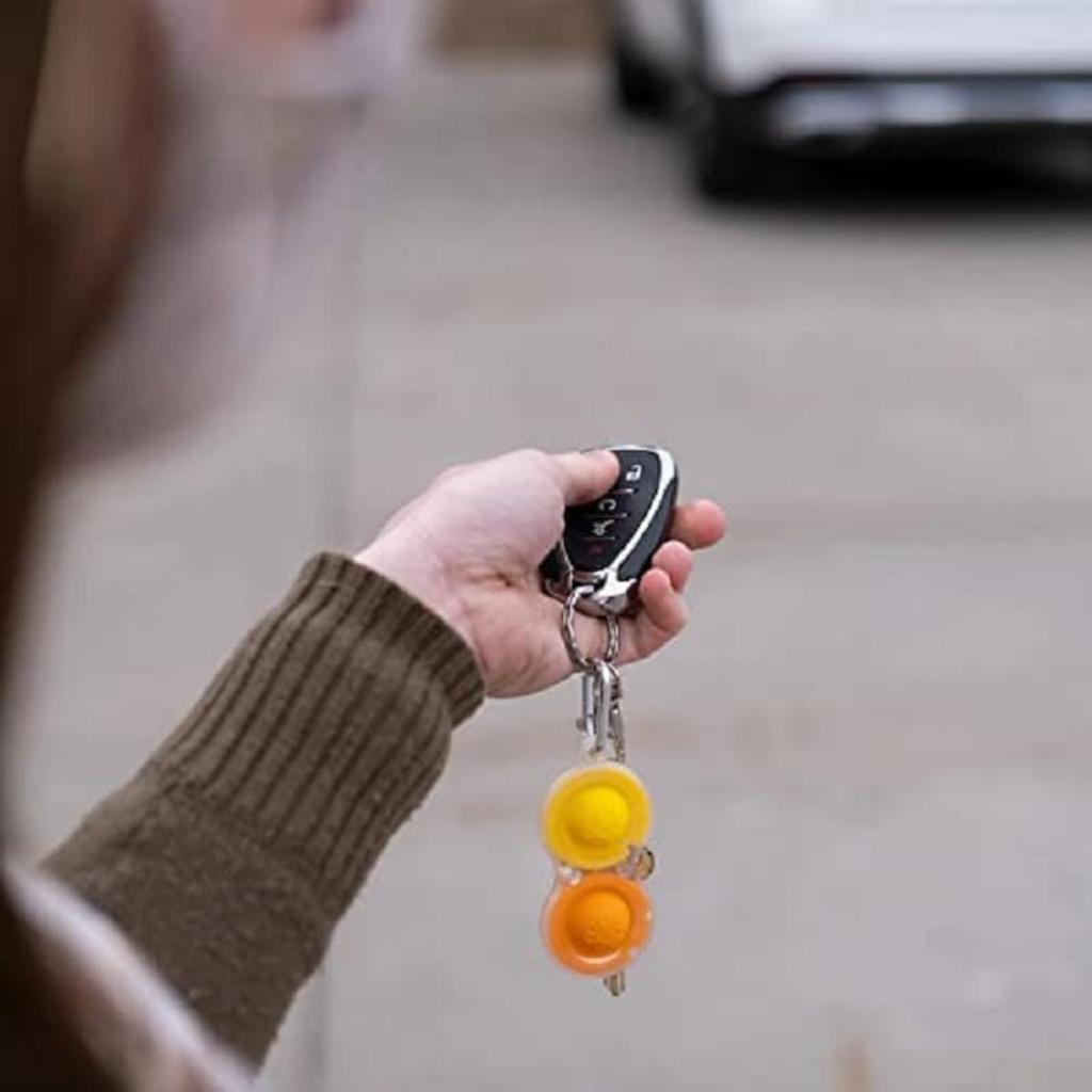 Brinquedos Fat Brain Simple Dimple Clear 3 cores Chaveiro de apertar Autêntico Tamanho Único (cores aleatórias) FA334-2