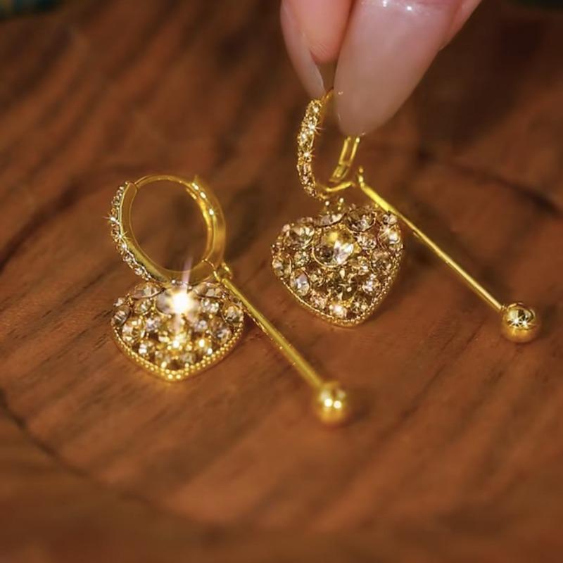 Tide Metal Fringed Earrings, High-end Temperament, Long Stud Earrings, Women's Exaggerated Earrings.