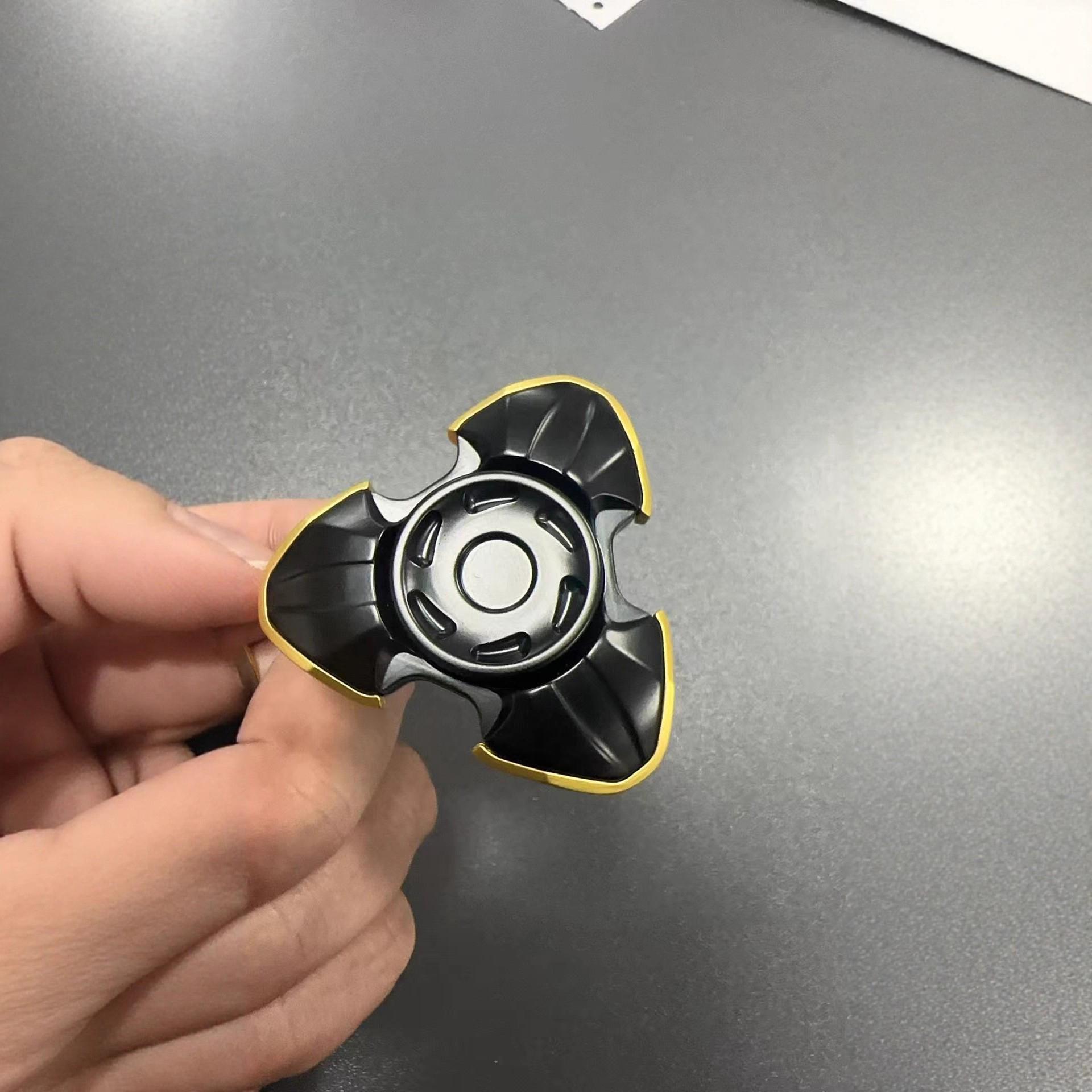 

Cool Alloy Fidgeting Plaything Edc Hand Spinner Fun Stress-Ease Fingertip Gyro Plaything Concentration Toy Office Relaxing Gadgets Gift