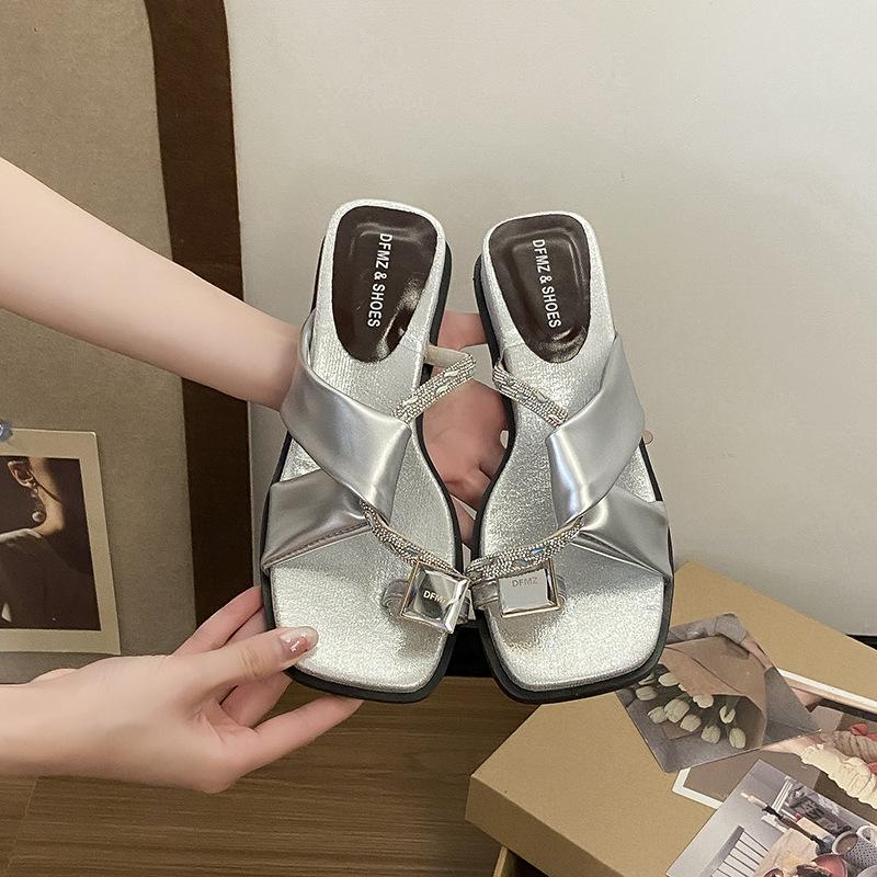 Fashion French Exquisite Elegant Beautiful Cool Slippers Women's Spring and Summer 2025 New Outer Wear Wedge Heel One-word Drag