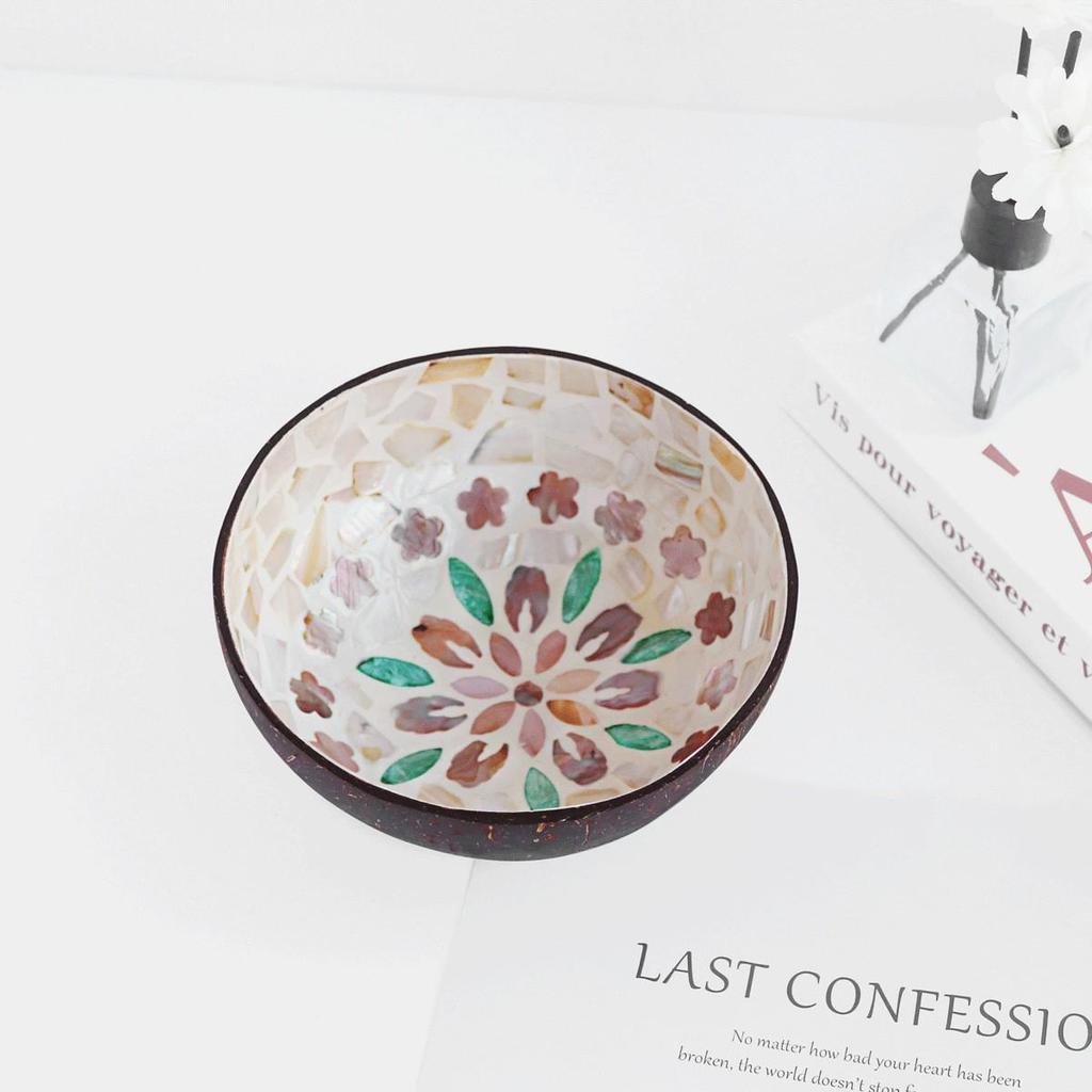 Ručně malovaná miska z kokosové skořápky: Design mušle pro úložný prostor na klíče ve vstupní hale nebo pro servírování salátu