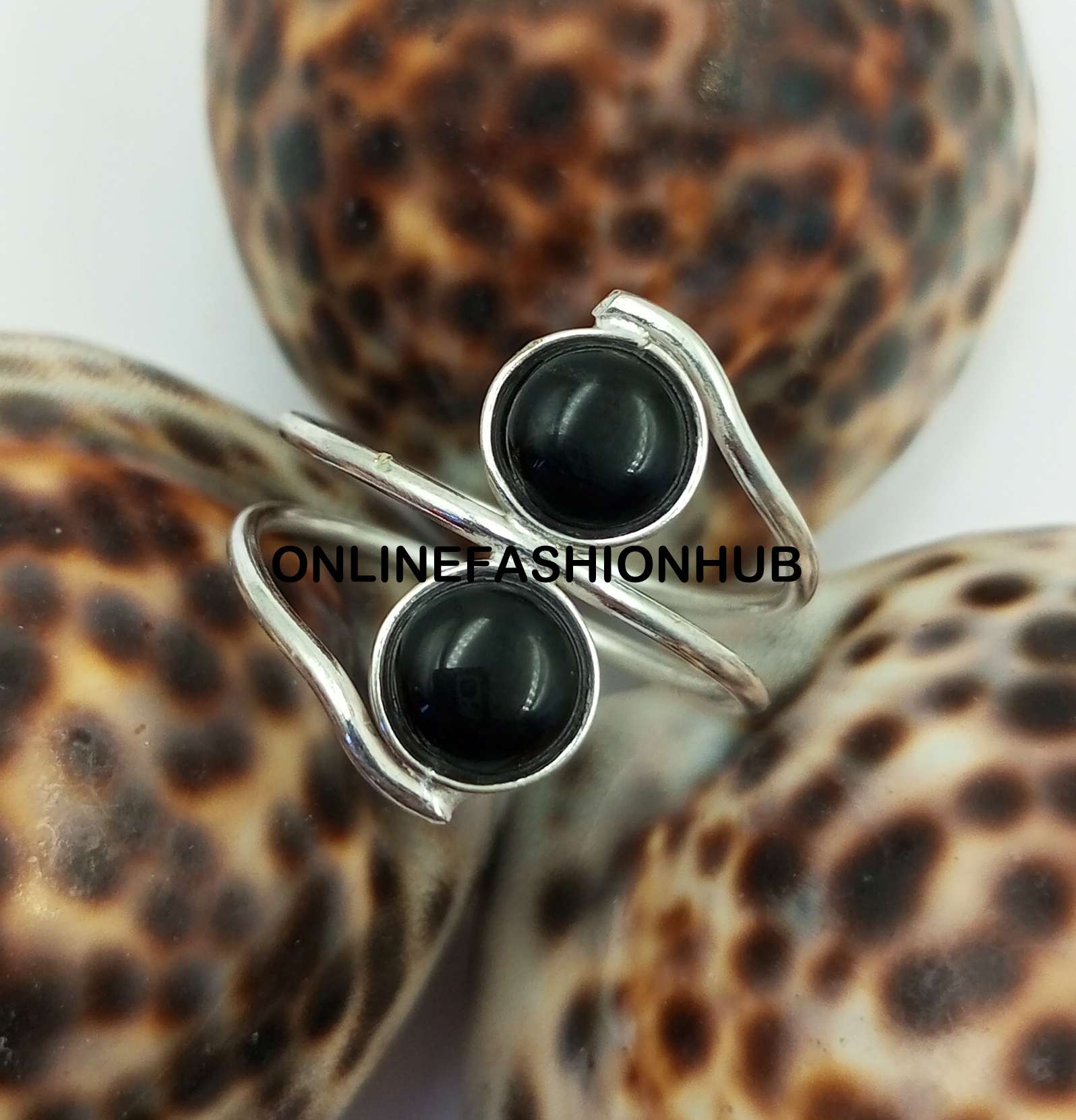 

Кольцо ручной работы с черным ониксом и драгоценным камнем из стерлингового серебра 925 пробы NST-R14