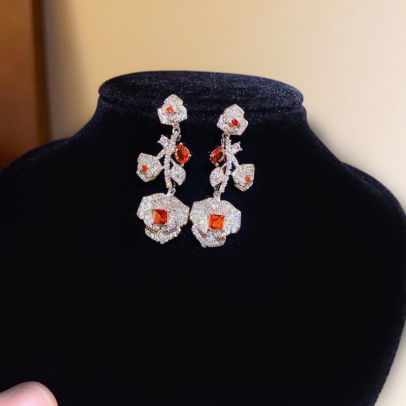 French Court Style Needle Diamond Earrings Necklace Retro Exaggerated Stud Earrings Design Sense Earrings Jewelry Set