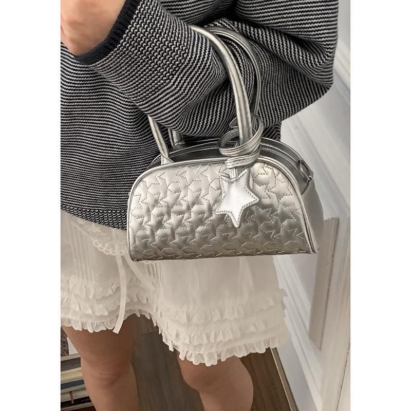 

Весенняя нишевая портативная сумка для боулинга женская новая модная маленькая квадратная сумка с вышивкой, универсальная на плечо или через плечо серебряный