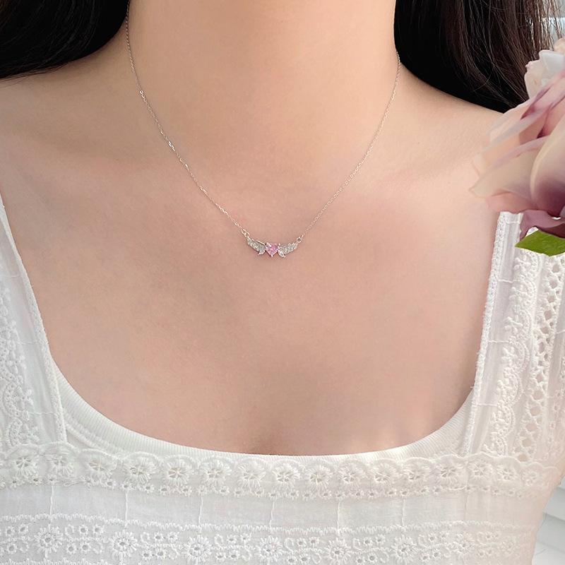 

Sweet Wings and Love Girl Light Luxury High-end Niche Design Clavicle Chain