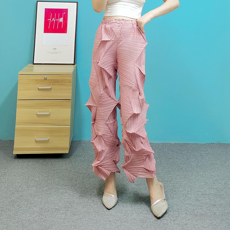 

Плиссированные брюки Miyake Diamond с неровным низом длиной 9/10 и принтом «ананас» - Коллекция весна/лето 2025 [В наличии] One Size розовый