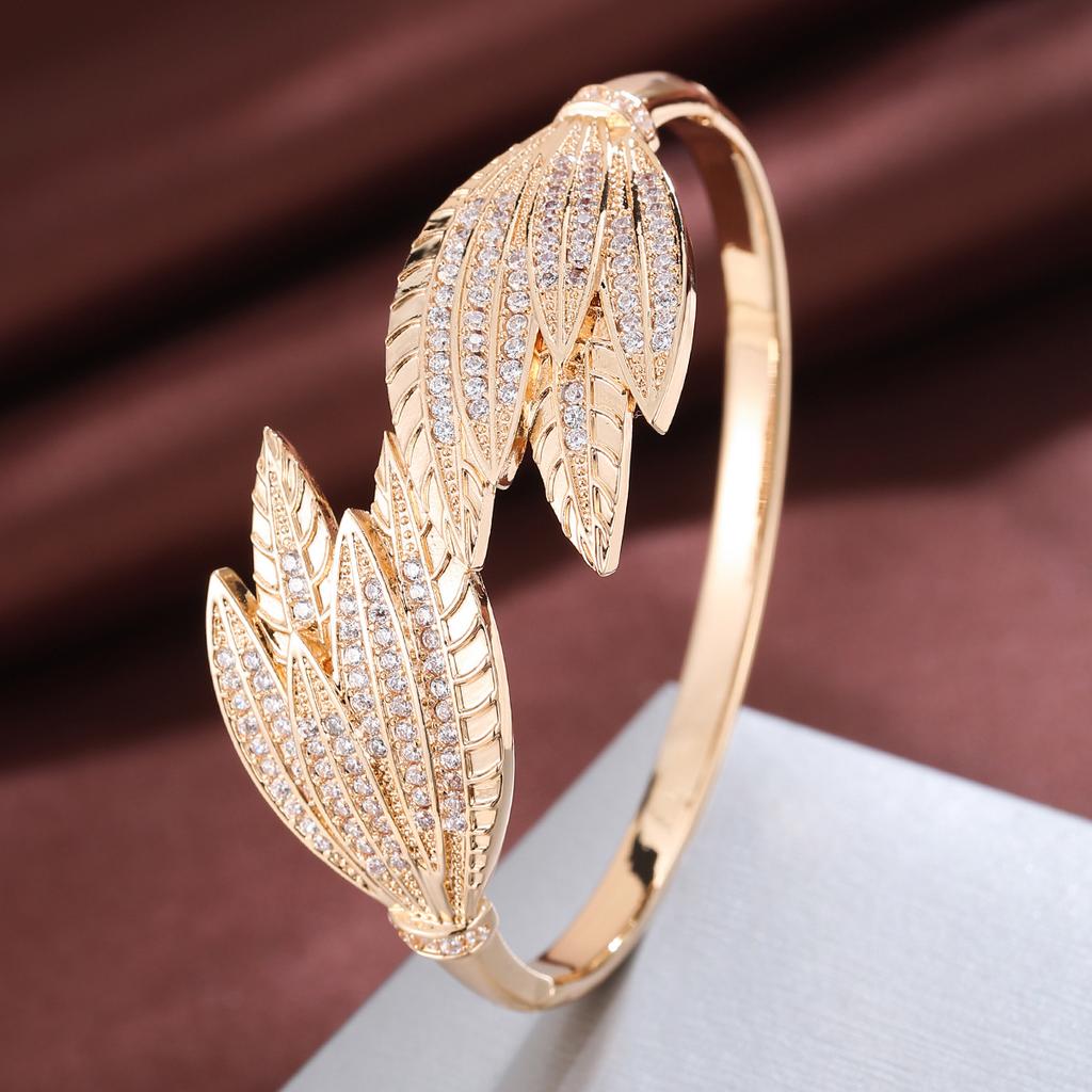 High-end Atmospheric Feather Leaf Women's Open Bracelet Fashionable Temperament Bracelet