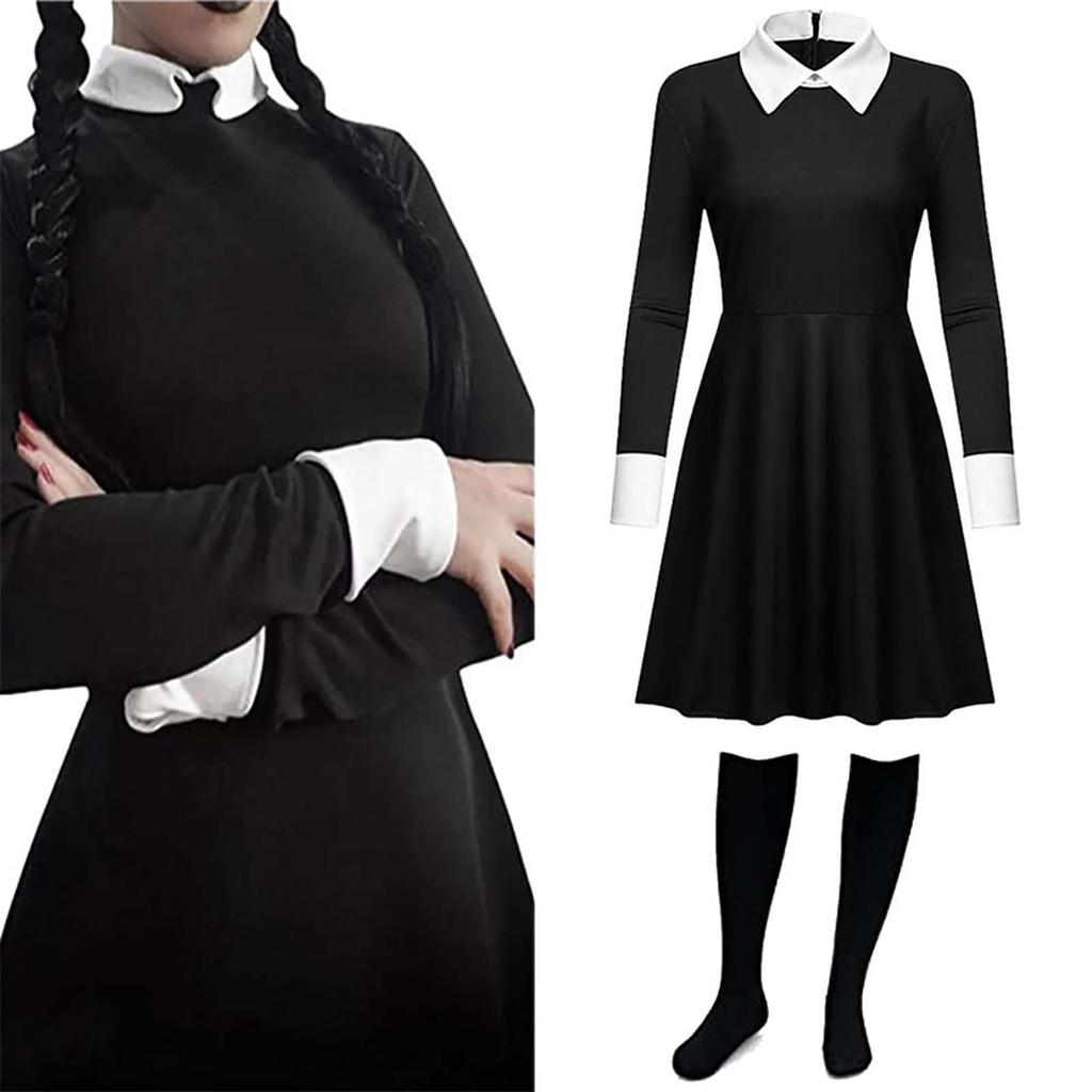 , A család nőtagja, beöltözve Halloweenre.