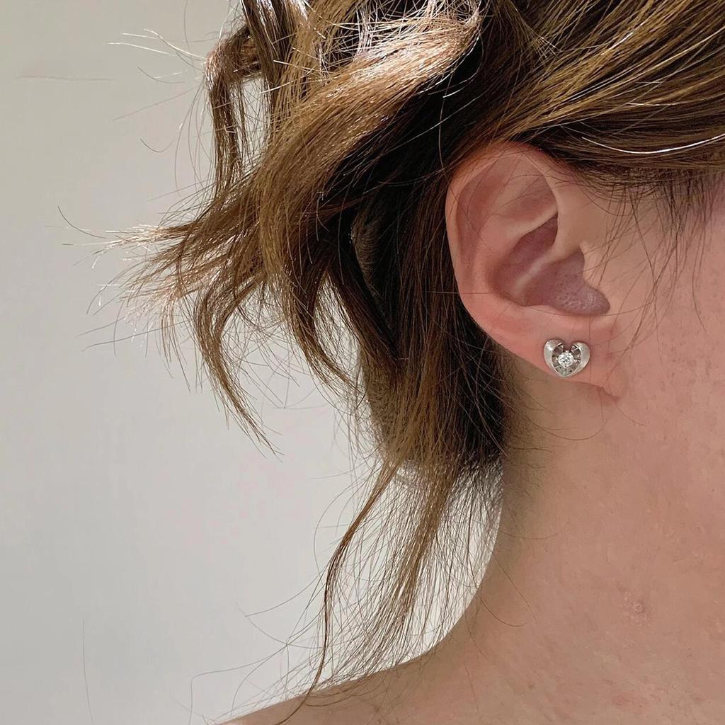 Hot-selling flash diamond floating love earrings Korean style cool feeling light luxury high-end niche niche