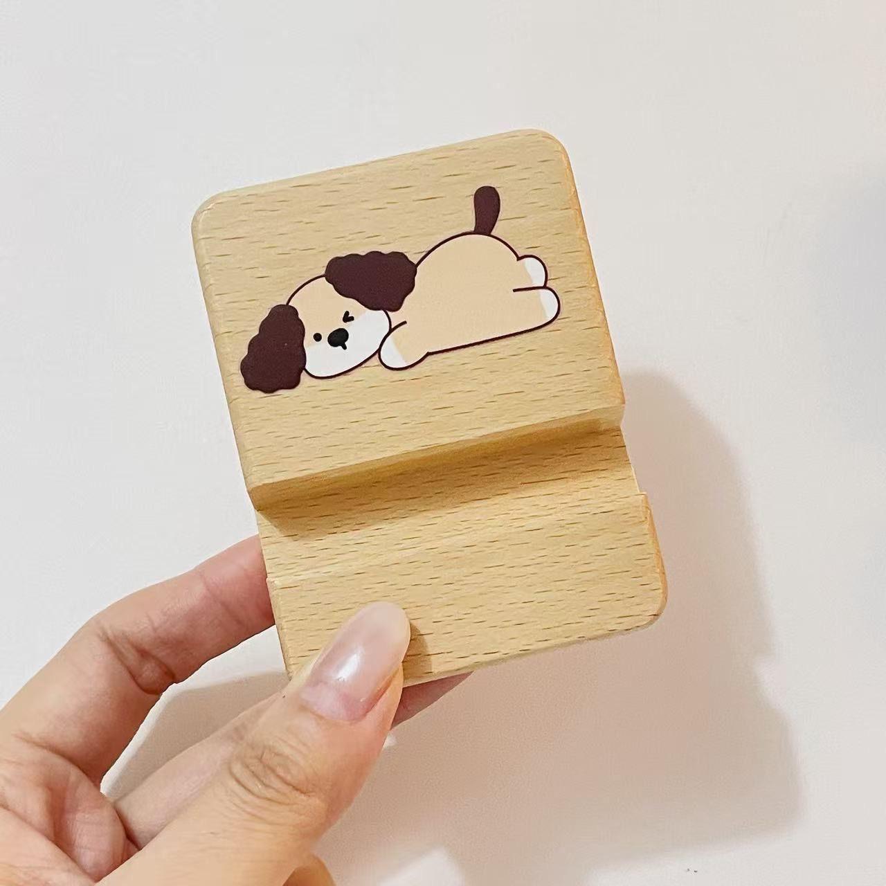 

High-End Retro Solid Wood Puppy Phone Stand for Desktop Viewing 6x2x8 cm