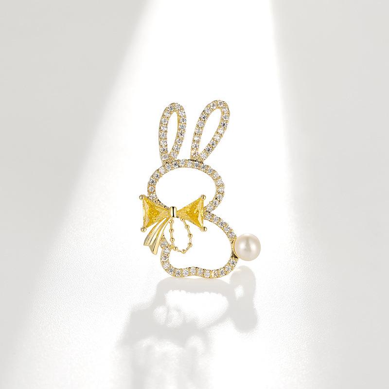 Bo Xin Yun Fresh Rabbit Brooch with Agate and Pearl Corsage - Cardigan Accessory with Bow Design