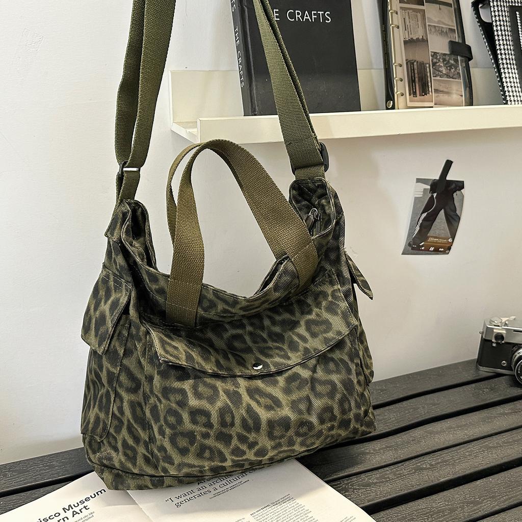Trendy Brand Breast Bag, Men'S Casual Messenger Bag, Sports Mobile Phone Fanny Pack, Women'S Simple And Lightweight Commuter Small Backpack, Tide