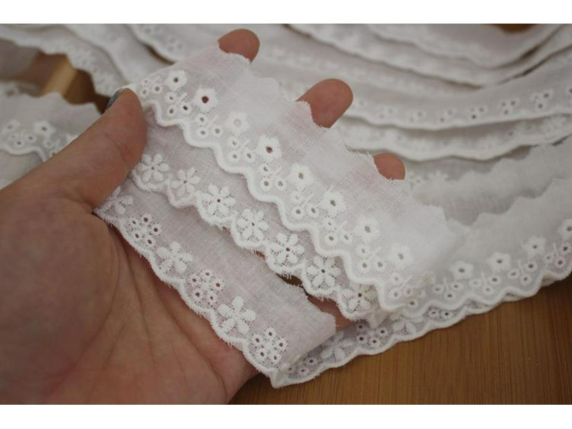 Exquisite Narrow Edge Cotton Lace with Small Floral Embroidery for Clothing Decoration