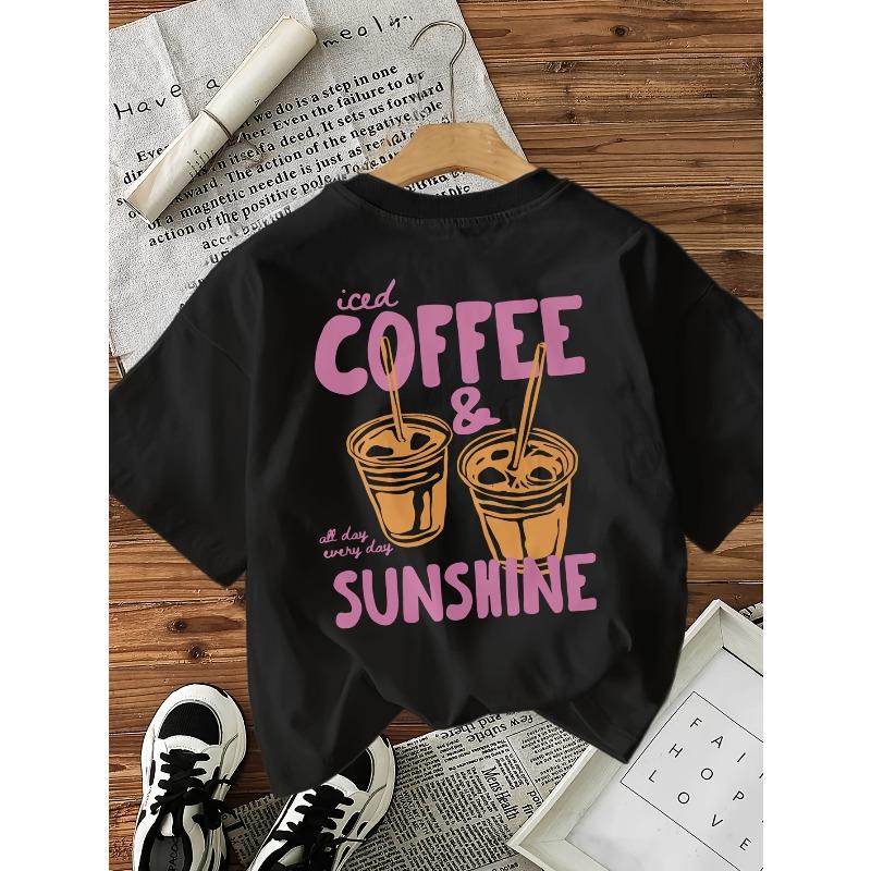 T-shirt casual da donna a maniche corte - Stampa con lettere 'Caffè Ghiacciato e Sole', Un regalo perfetto per gli amanti del caffè. Top Girocollo Regular Fit,