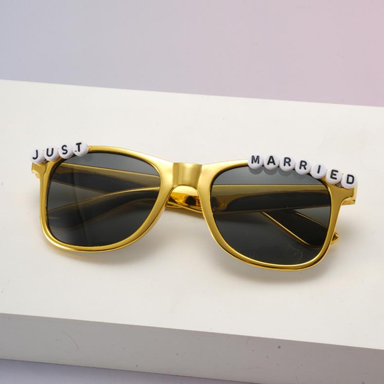 Just Married Novelty Sunglasses Wedding Party Favors for Bride & Groom Newlyweds Sun Glasses Creative Shades