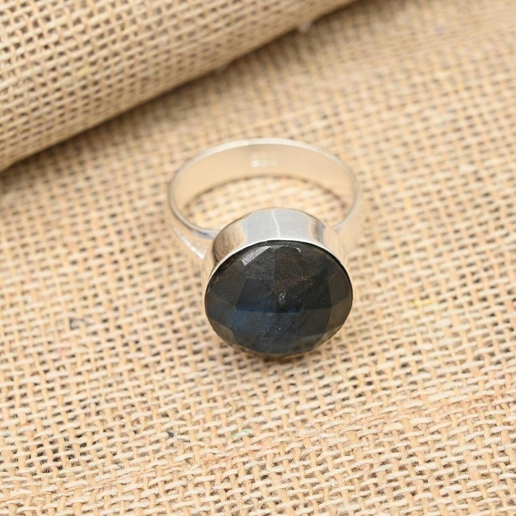 Wunderschöner Labradorit-Edelstein, handgefertigter Ringschmuck aus 925er Sterlingsilber