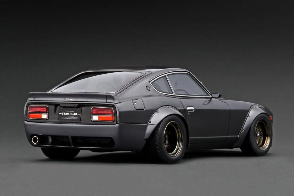 Ignition model 118 Nissan Fairlady Z (S30) STAR ROAD Gun Metallic Fertigprodukt