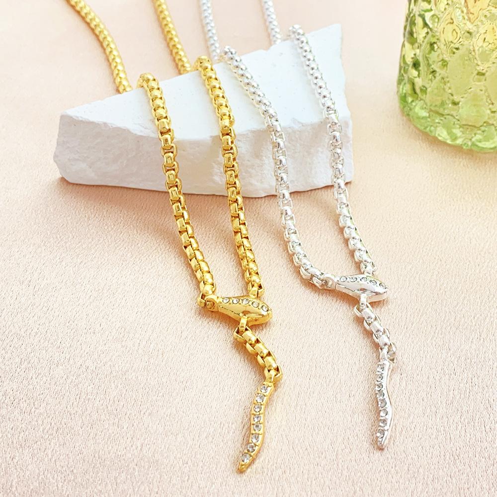 

Дизайн Преувеличенная Личность Змея Ожерелье Женское Повседневное Универсальное Высокое Чувство Цепочка на Ключицу серебряный