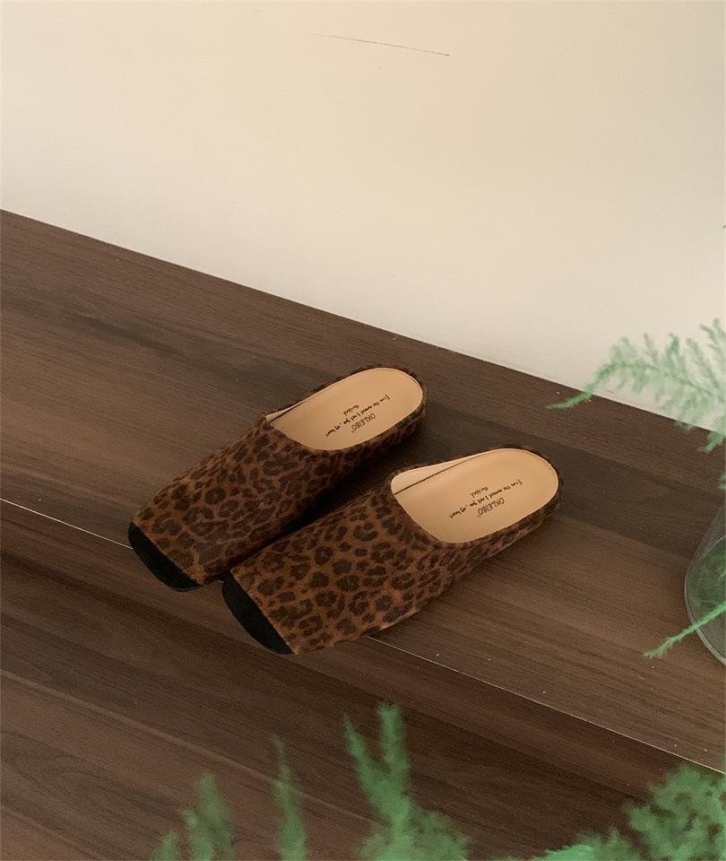 

Inner height increase retro black bag head half slippers women s shoes 2025 new outer wear versatile one-pedal muller shoes 39 леопард друку кольору