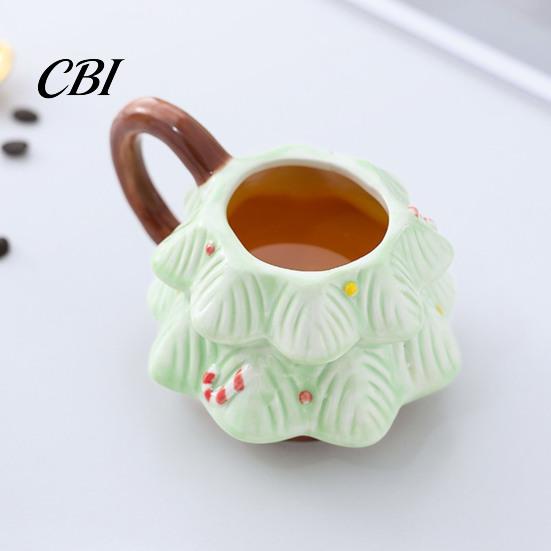 Ergonomic Handle Ceramic Mug Christmas Tree with Star Lid, 340ml Festive Holiday Coffee Cup for Hot Microwave Safe Cocoa And Milk, Retro Curved