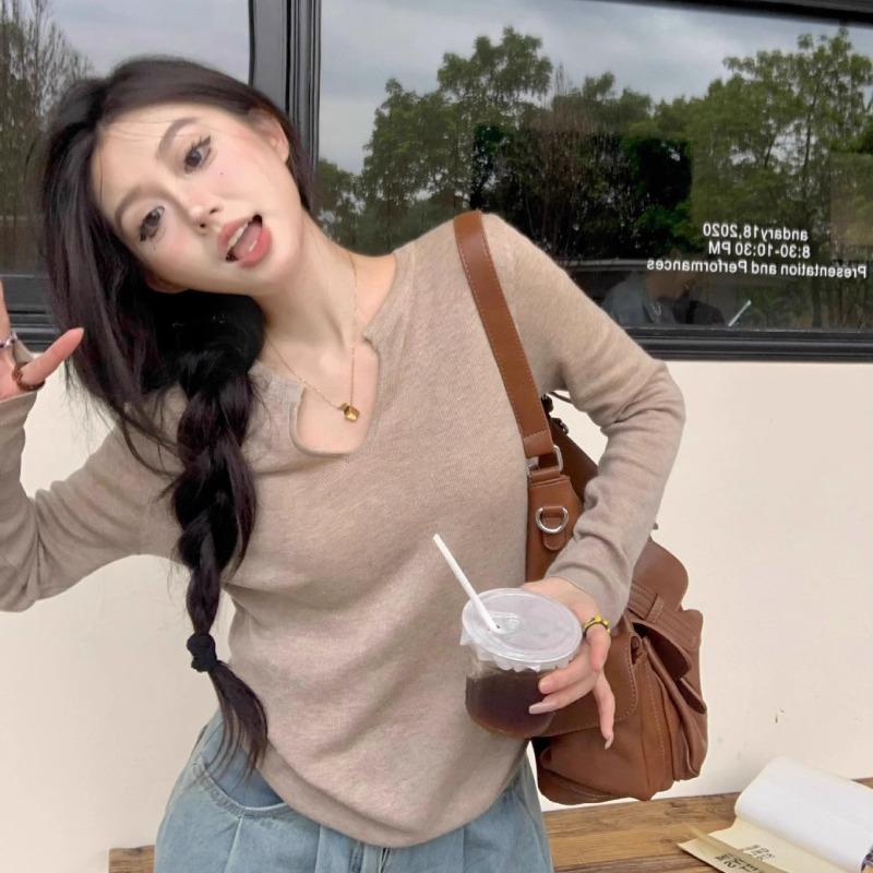Korean Style Simple Right Shoulder V-neck Long-sleeved Sweater for Women 2024 Early Autumn New Loose Bottoming Slim and Versatile Top