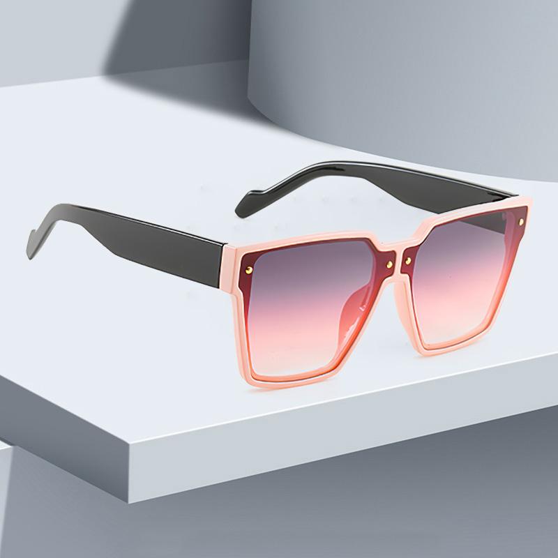 Vintage Trendy Sunglass for Women Square Frame Gradient Lens Fashionable Avant Garde Eyewear