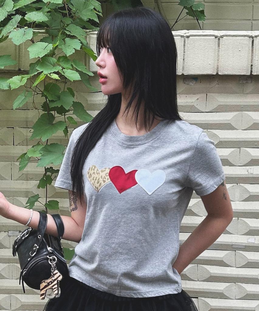 Loginaenloji Leopard Point Heart Patch Cotton T-Shirt Gray