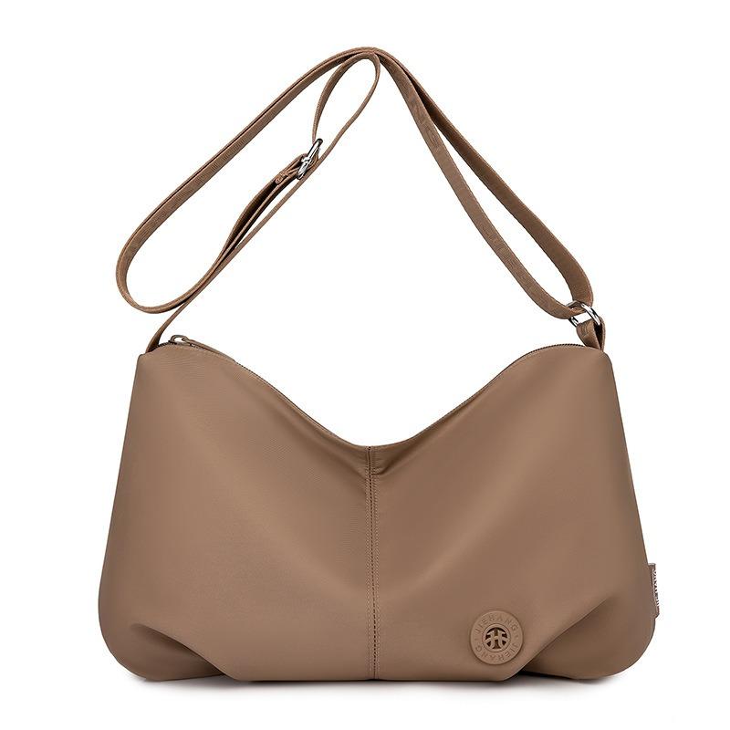 Autumn new high-value fashionable women's shoulder bag casual simple messenger bag anti-splashing nylon bag