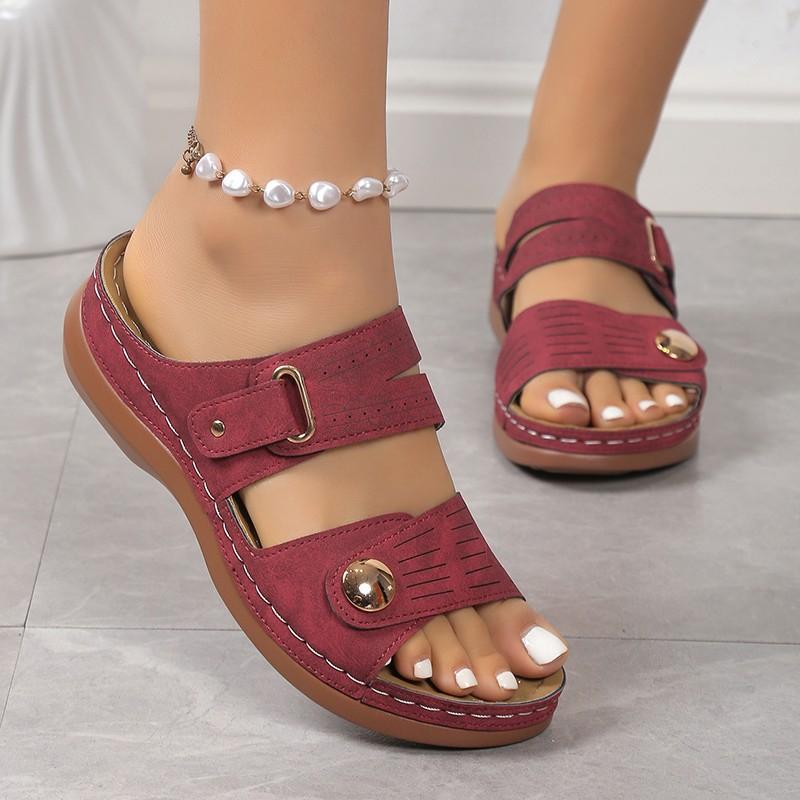 Damen-Slipper mit flacher Sohle, europäischem und amerikanischem Keilabsatz, Gürtelschnalle, dekorativer Fischmaul-Optik, große Größe, hergestellt im internationalen Handel (Modell 2025).