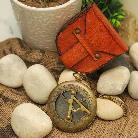 Zestaw 3 mosiężnych kompasów z skórzanym etui 5,08 cm Nautyczny zegar słoneczny dla odkrywcy, steampunkowy, na wędrówki, na prezent Morski prezent dla niego, dla niej