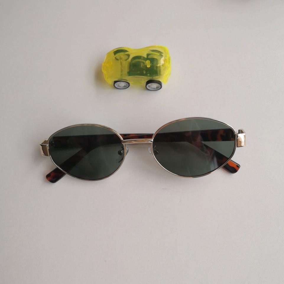Vintage Oval Metal Sunglasses - Retro Old Money Style Silver Frame Gray Lens