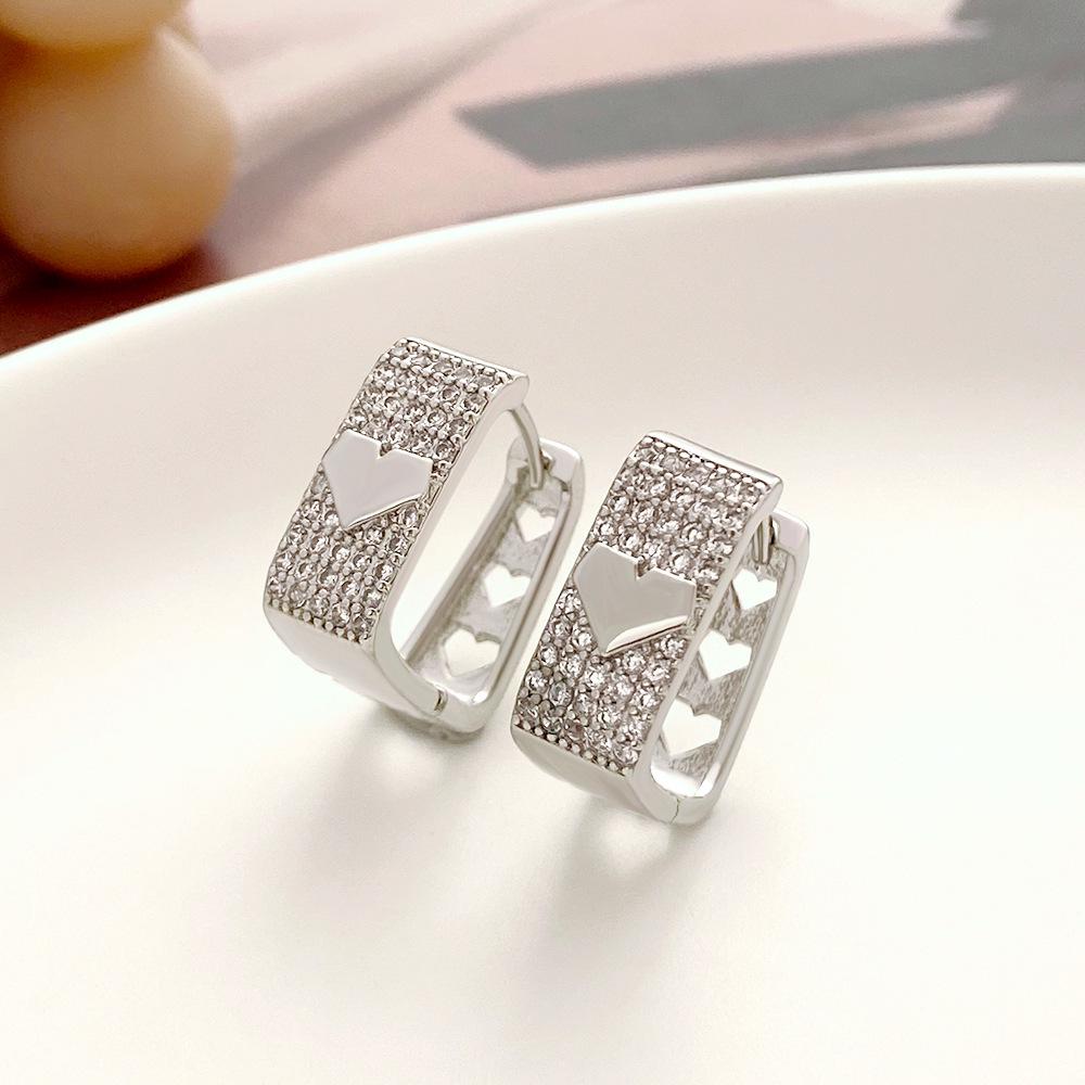 European & American Minimalist Zircon Flower Earrings with Heart Ear Cuffs - Stylish Niche Design for Women