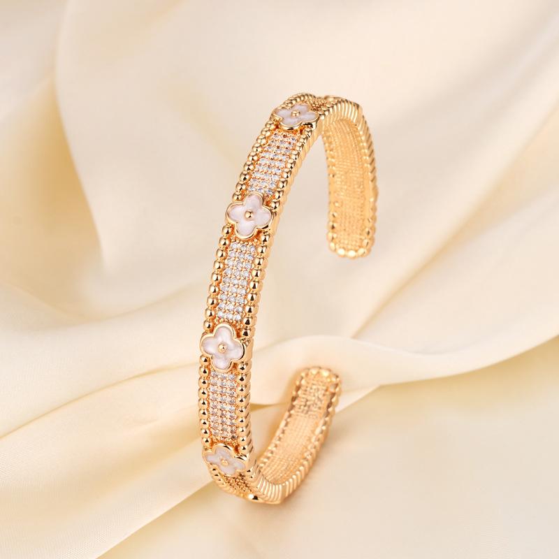 Seiko Fritillary Kaleidoscope Four Leaf Clover Bracelet Ins Wind Retro Temperament Bracelet Jewelry Wholesale