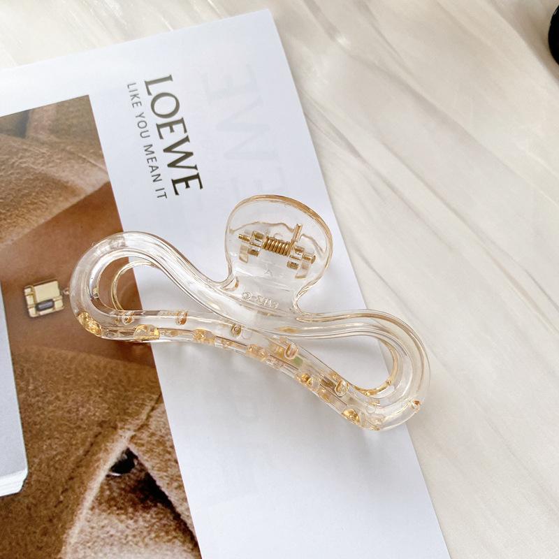 Beautifully Plastic Crafted Hair Claw Clips With Elegant Shapes And Vibrant Colors For Every Hairstyle Needs