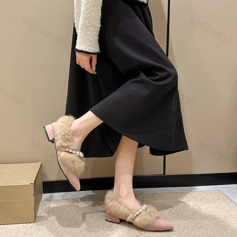 Pointed Toe Plush Shoes Women 2026 Autumn Winter New Warm Comfort Low Heeled Shoes Outdoor Non Slip Luxury Fashion Single Shoes
