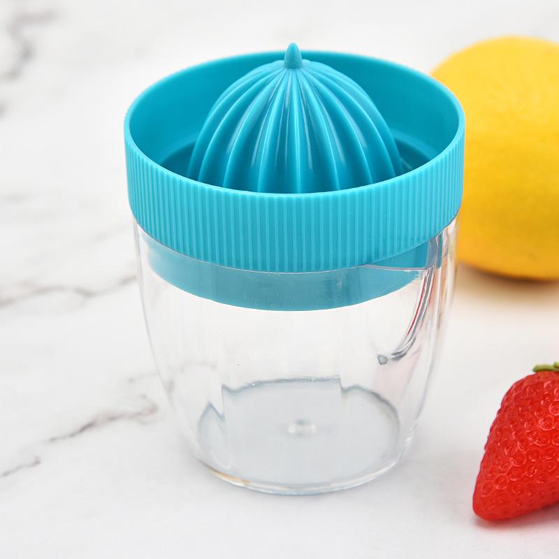 Lemon Squeezer With Lid Plastic Manual Lemon Juicer Orange Press Cup Citrus Squeezer with Pour Spout Fruit Tools Juice Squeezer
